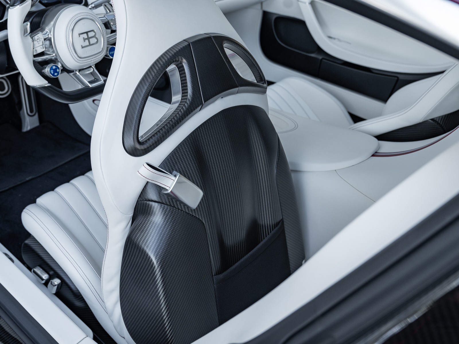 2021 Bugatti Chiron photo 18