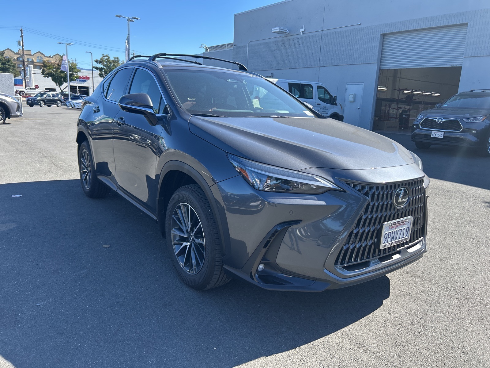 2025 Lexus NX 350h Premium photo 2