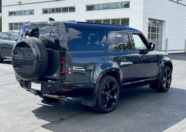 2023 Land Rover Defender 130 X-Dynamic SE photo 6