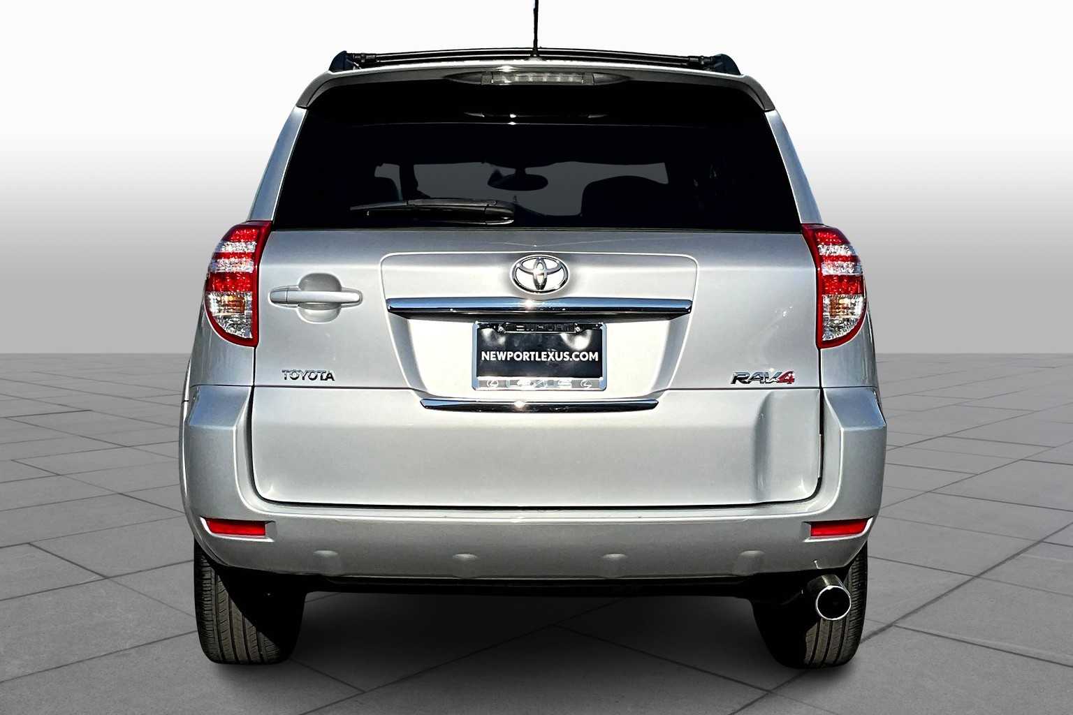 2010 Toyota RAV4 Sport photo 4