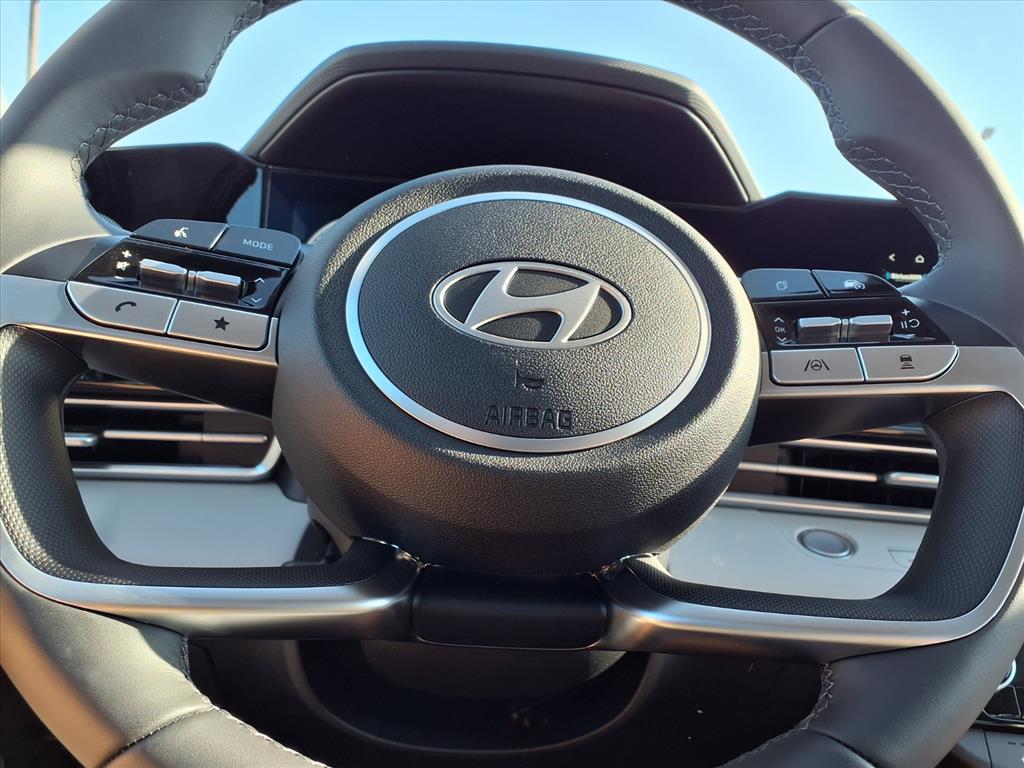 2025 Hyundai Elantra Limited photo 16