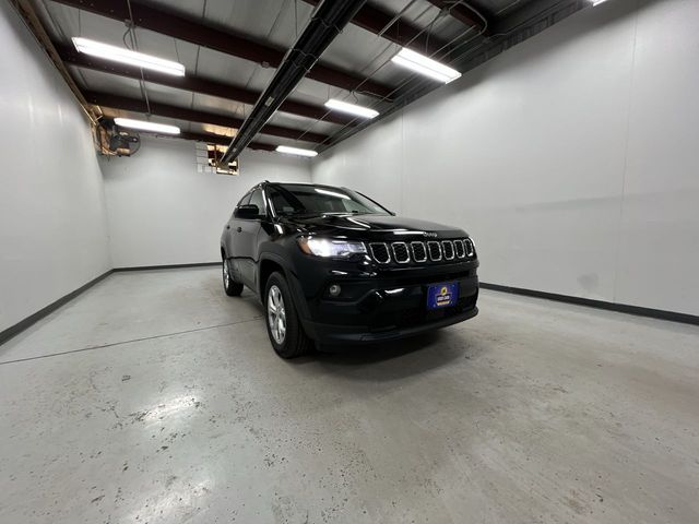2024 Jeep Compass Latitude photo 2