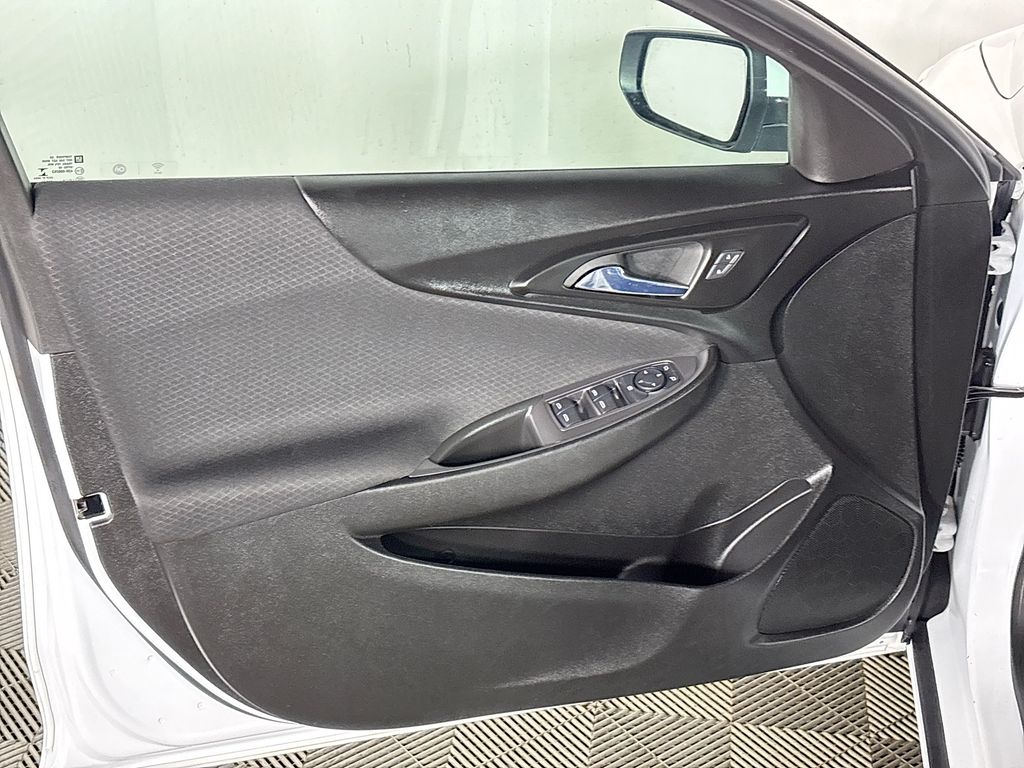 2023 Chevrolet Malibu 1LT photo 10
