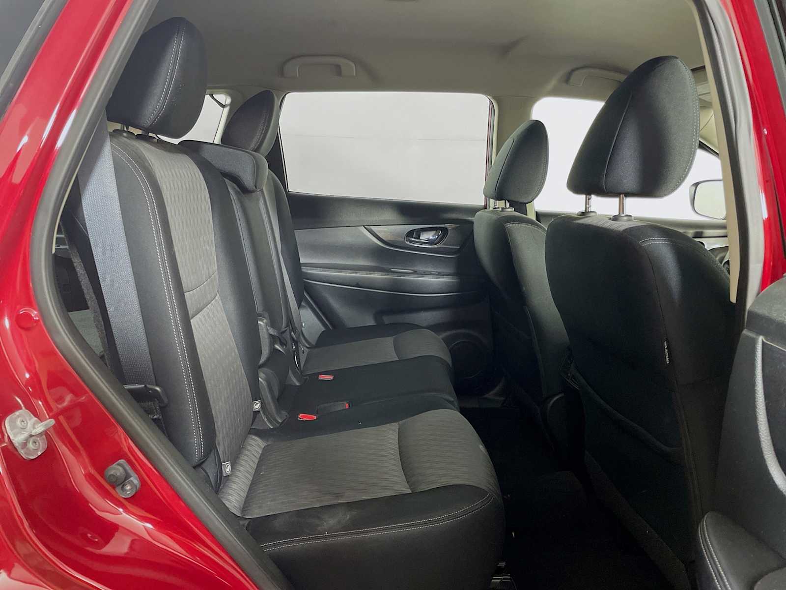 2017 Nissan Rogue SV photo 24