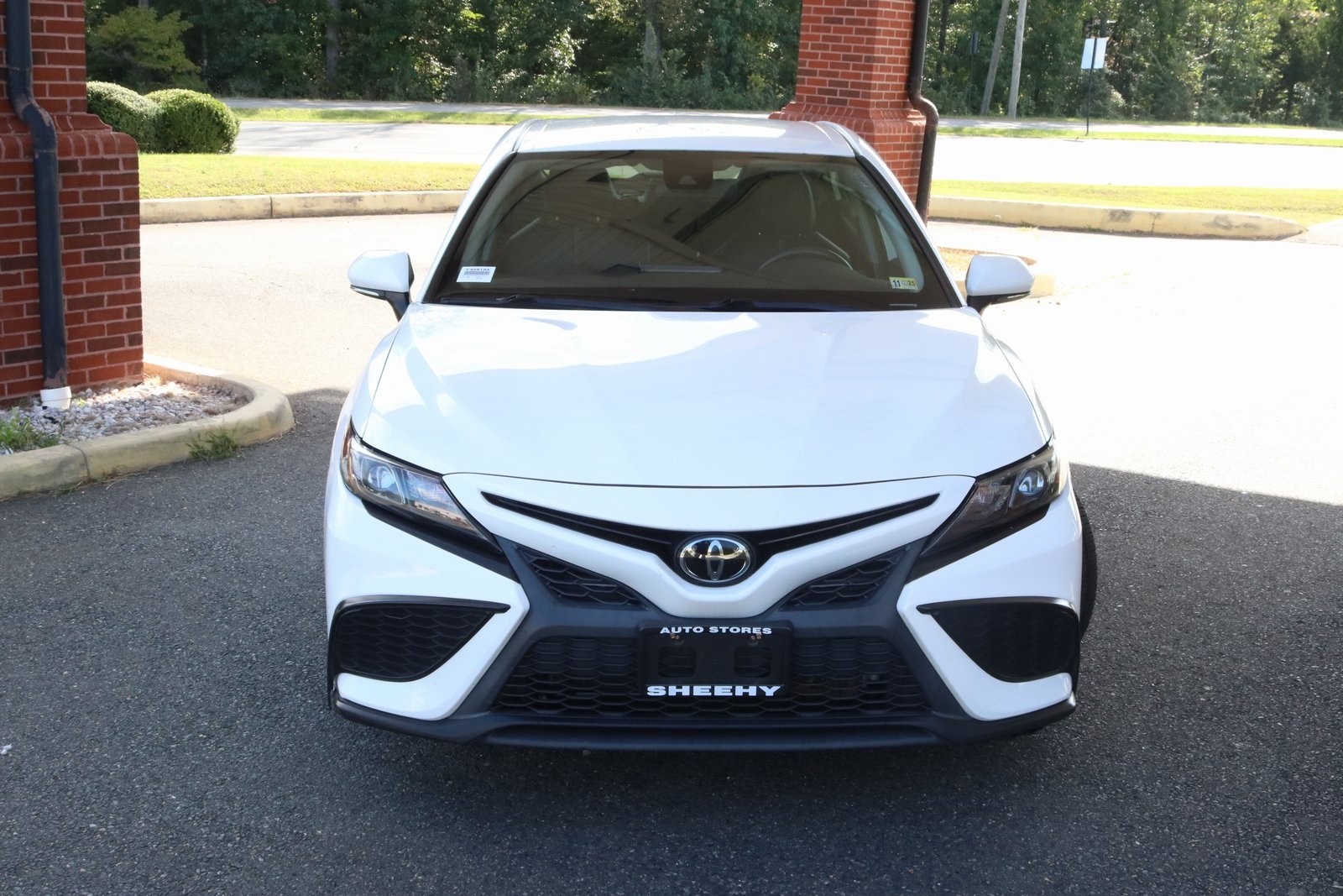 2022 Toyota Camry SE photo 2