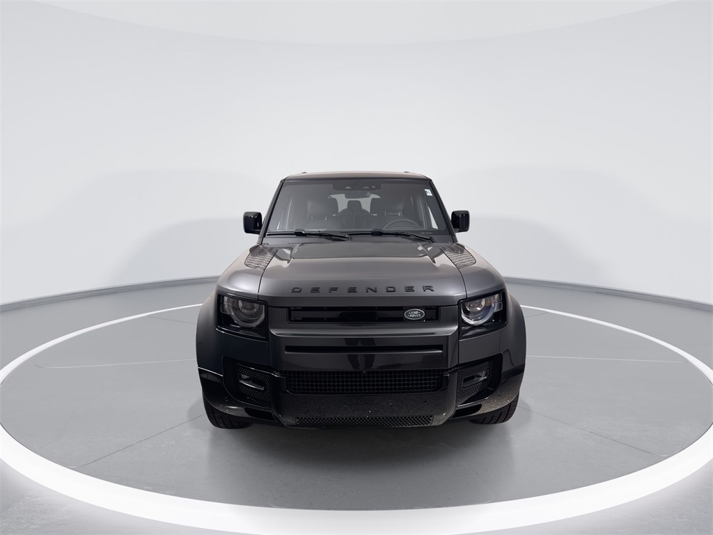 2025 Land Rover Defender 130 X-Dynamic SE photo 2