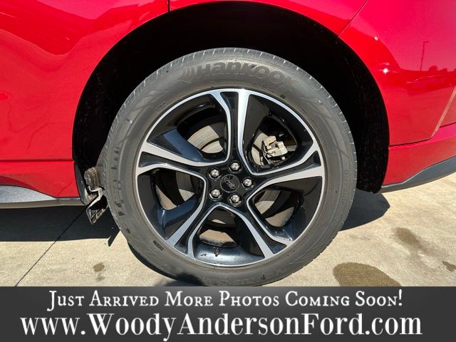 2023 Ford Edge ST photo 6