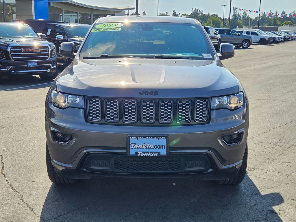 2019 Jeep Grand Cherokee Laredo Altitude photo 8