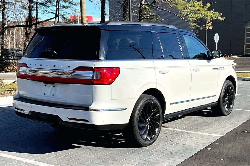 2021 Lincoln Navigator Black Label photo 2