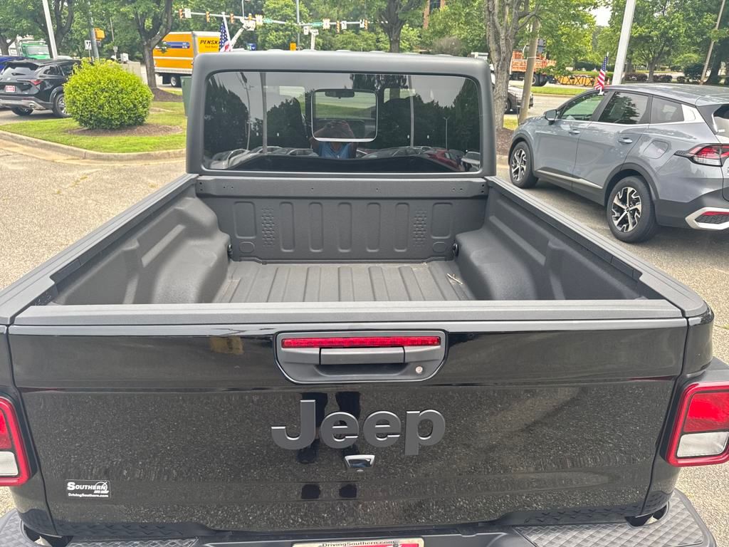 2024 Jeep Gladiator Sport photo 12