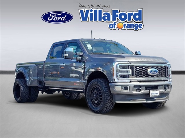 2025 Ford F-350 Super Duty Platinum's photo