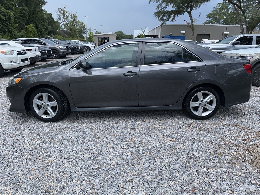 2013 Toyota Camry SE photo 2