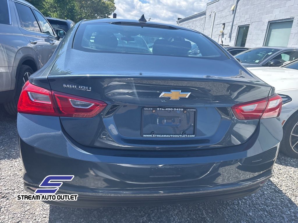 2021 Chevrolet Malibu LS photo 4