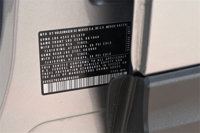 2024 Volkswagen Taos SE photo 3