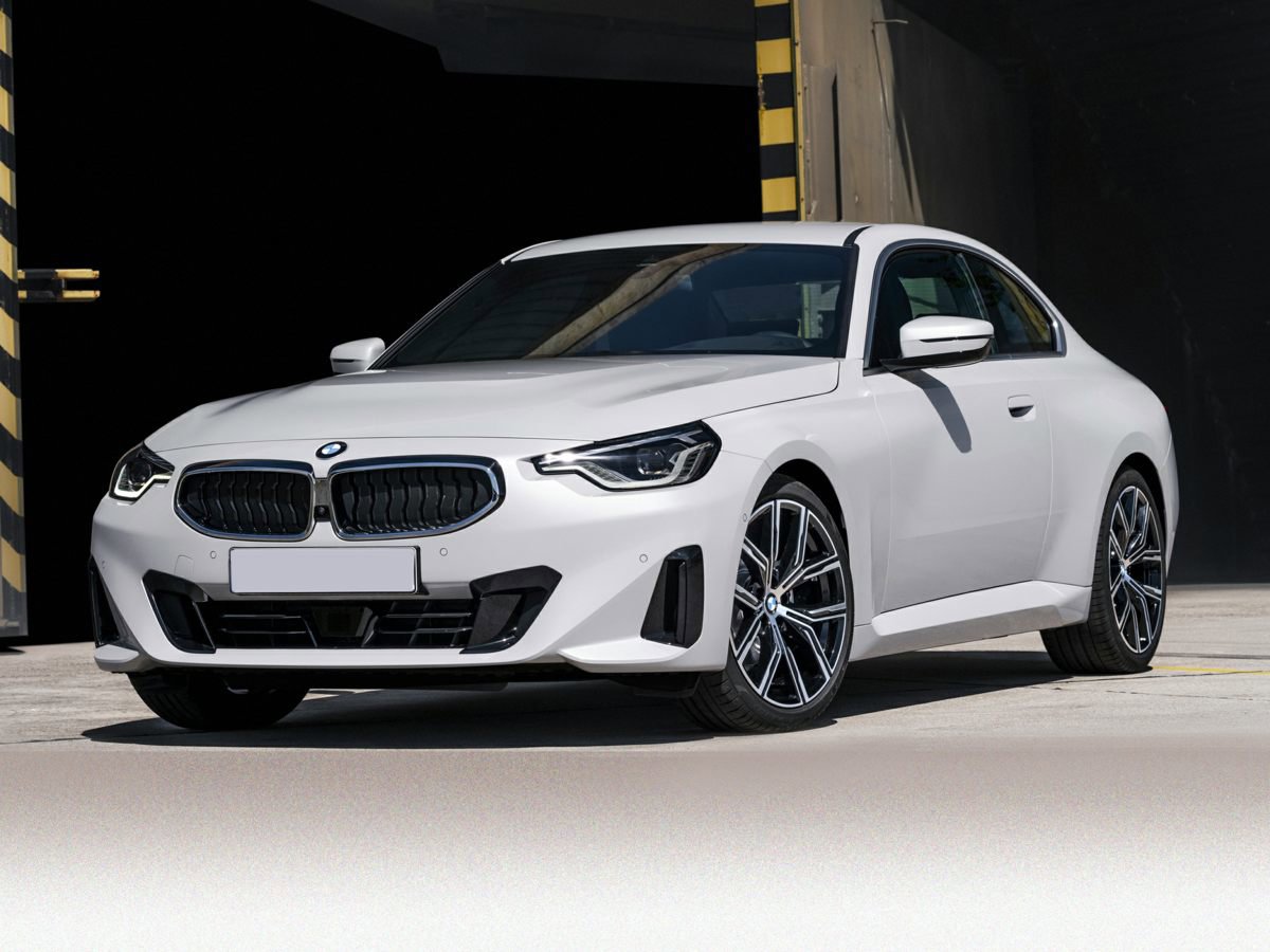 2022 BMW 2 Series 230i's photo