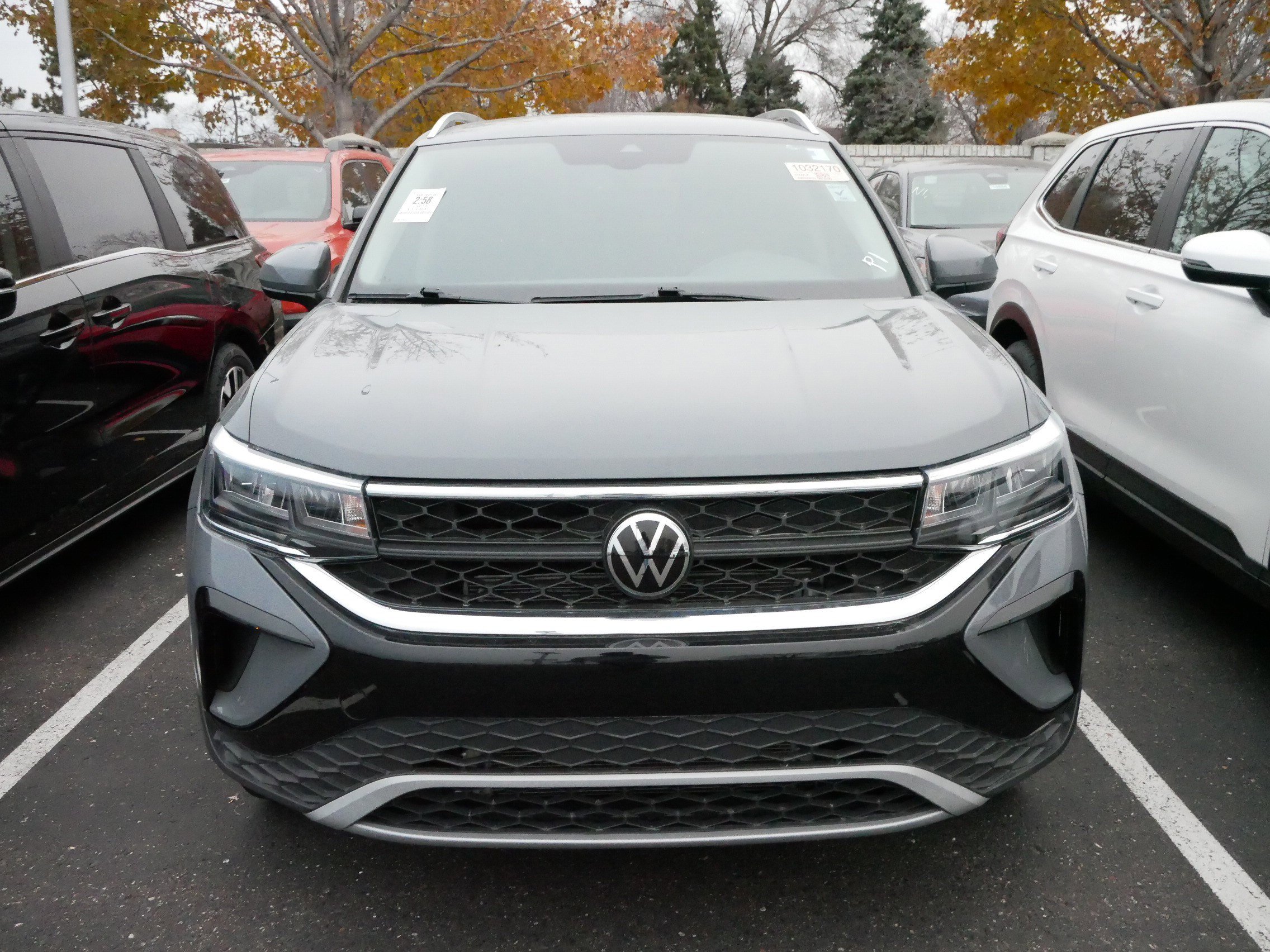 Used 2024 Volkswagen Taos SE with VIN 3VVUX7B23RM075646 for sale in Brooklyn Center, Minnesota