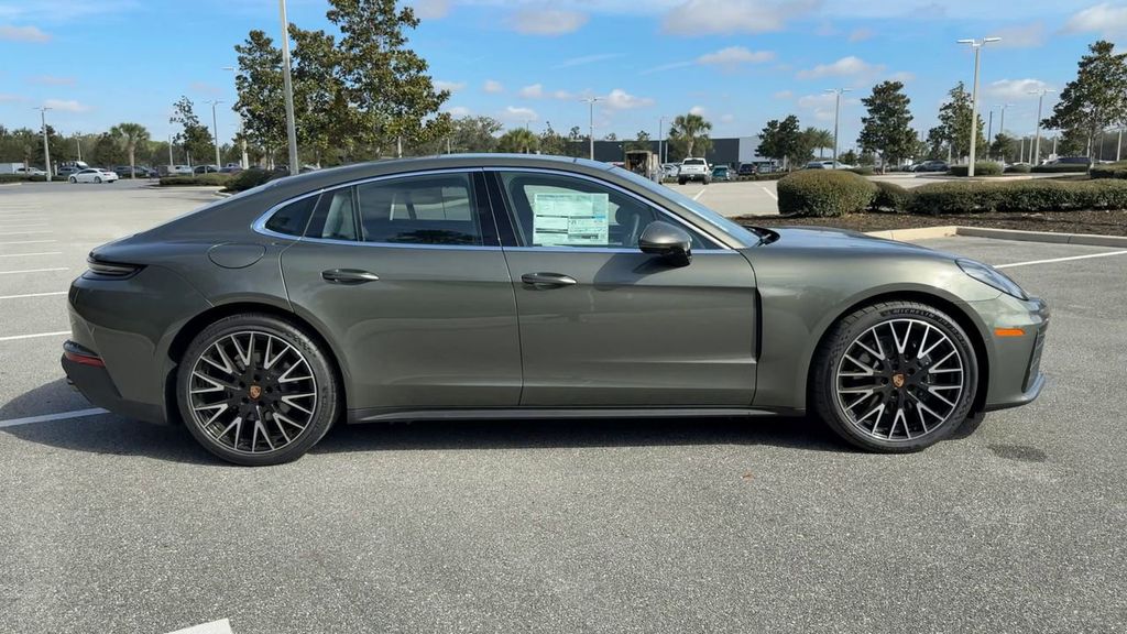 2025 Porsche Panamera 4 photo 9