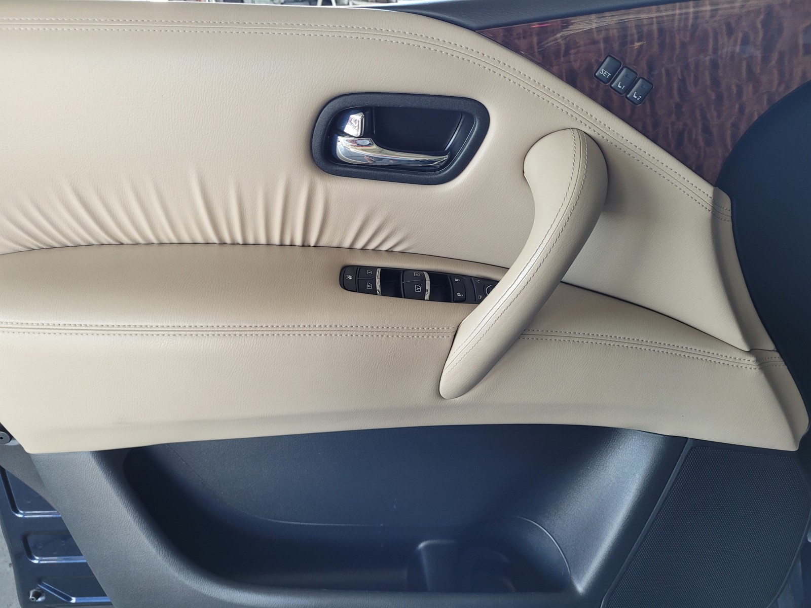 2018 Nissan Armada SL photo 15