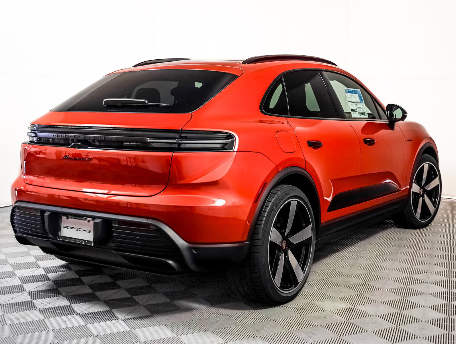 2025 Porsche Macan Electric photo 10