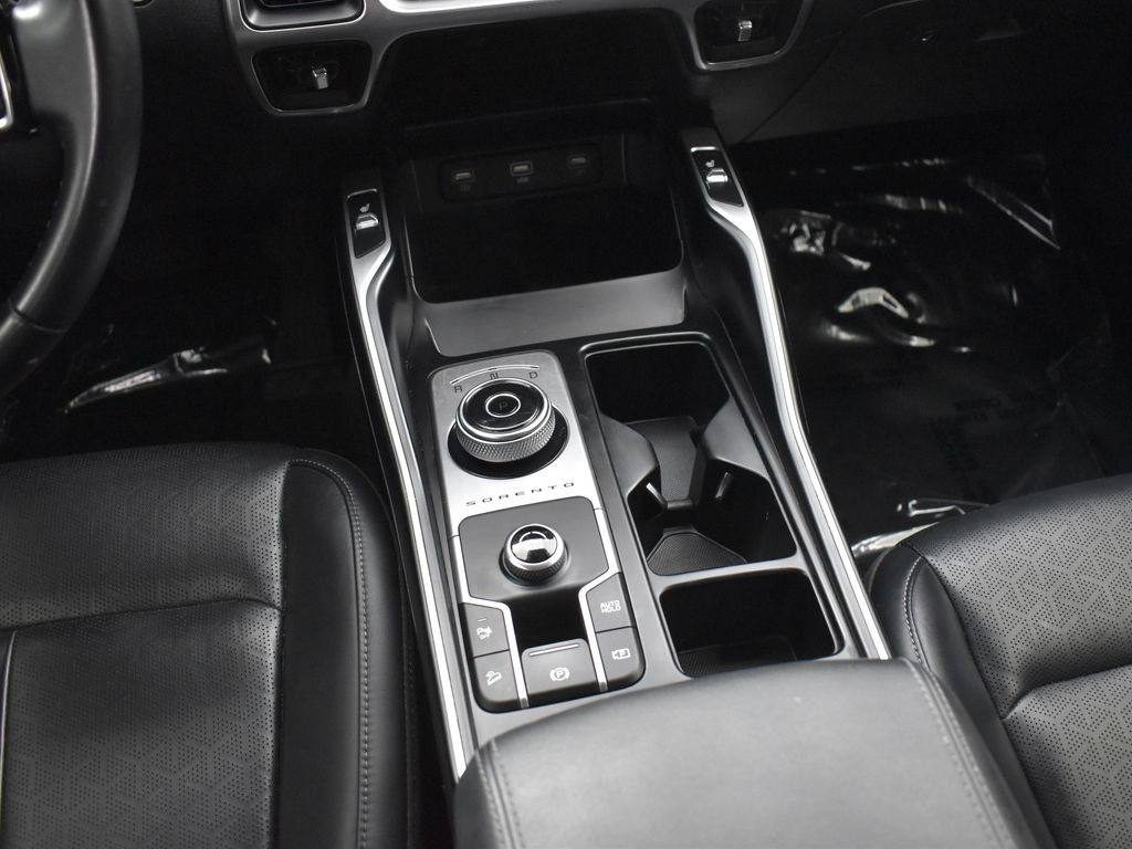 2021 Kia Sorento Hybrid S photo 17