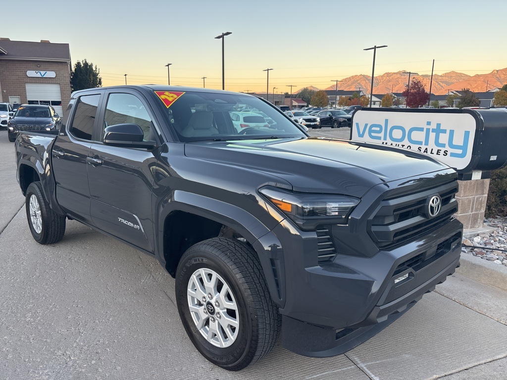 2025 Toyota Tacoma SR5's photo