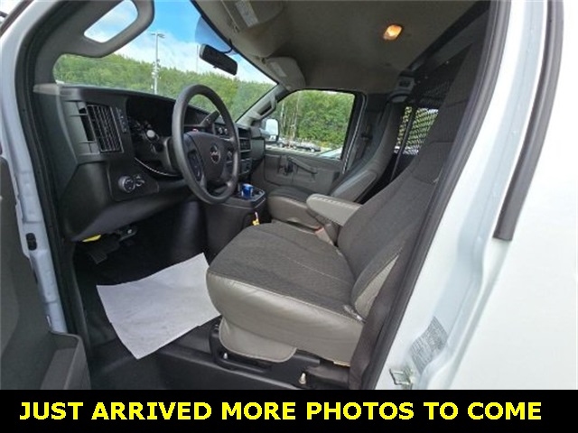 2024 Gmc Savana 2500 Cargo photo 3
