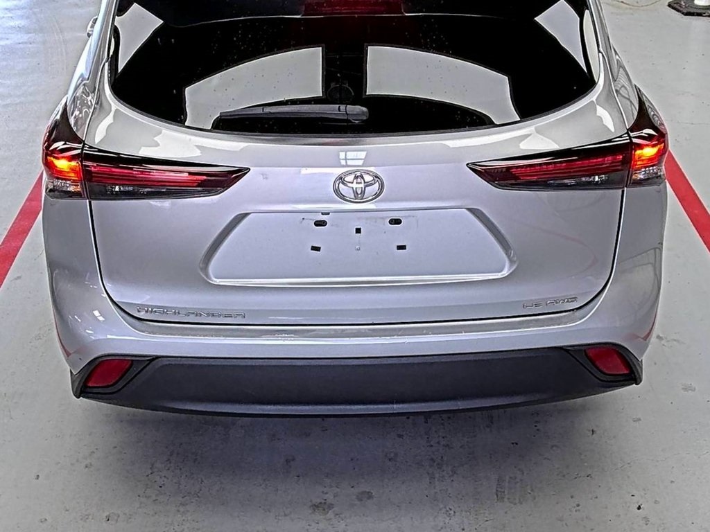 2024 Toyota Highlander LE photo 7