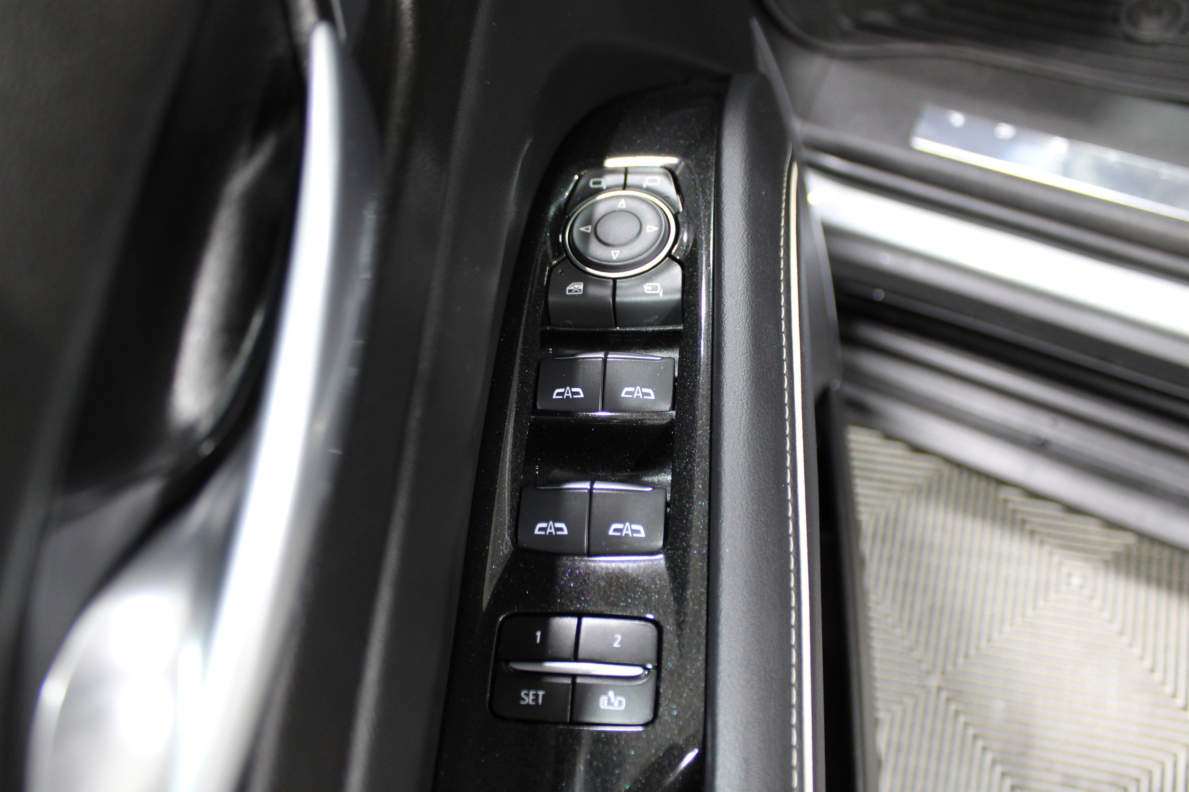 2024 Cadillac Escalade ESV Premium Luxury photo 4