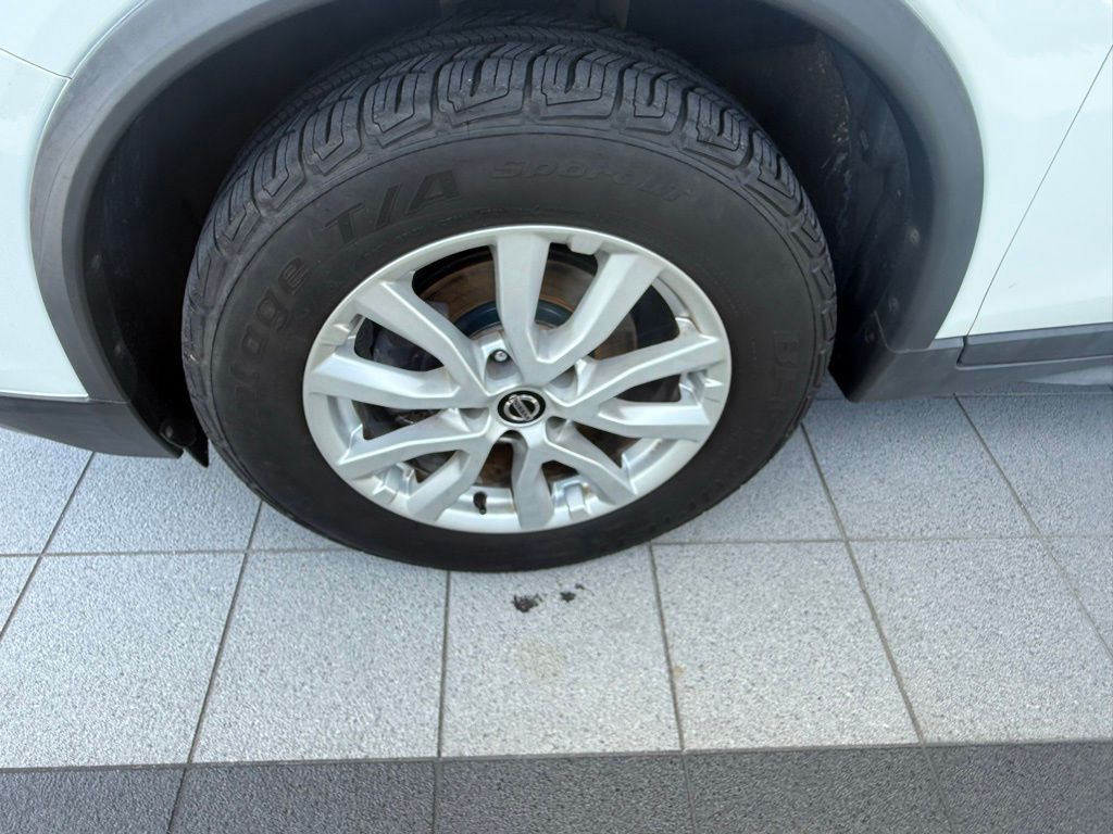 2020 Nissan Rogue SV photo 26