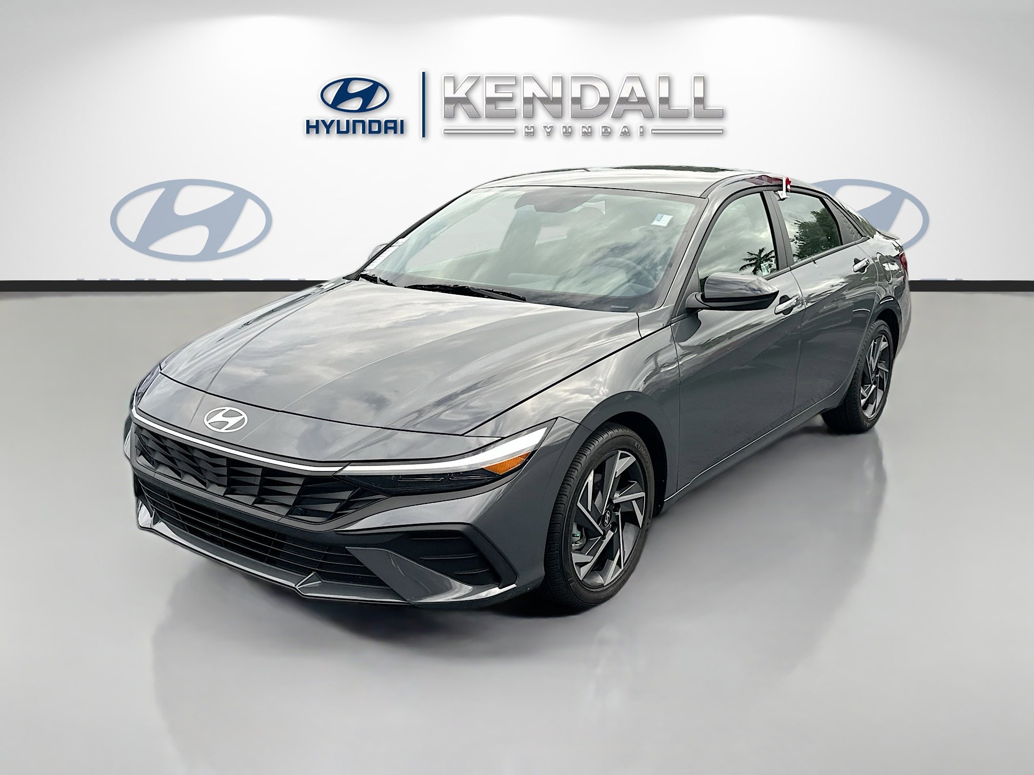 2025 Hyundai Elantra SEL Sport photo 3