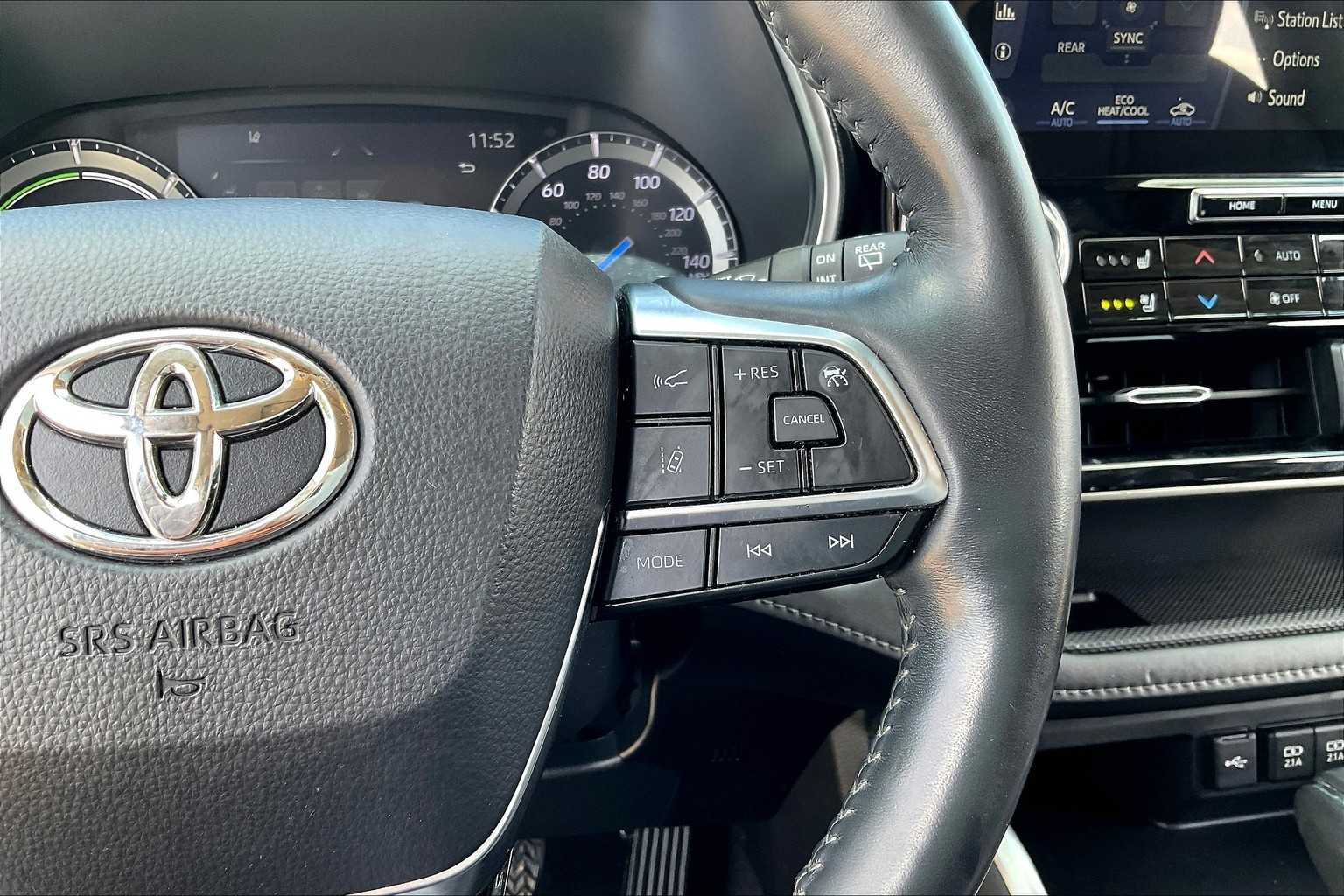 2021 Toyota Highlander Hybrid Limited photo 22