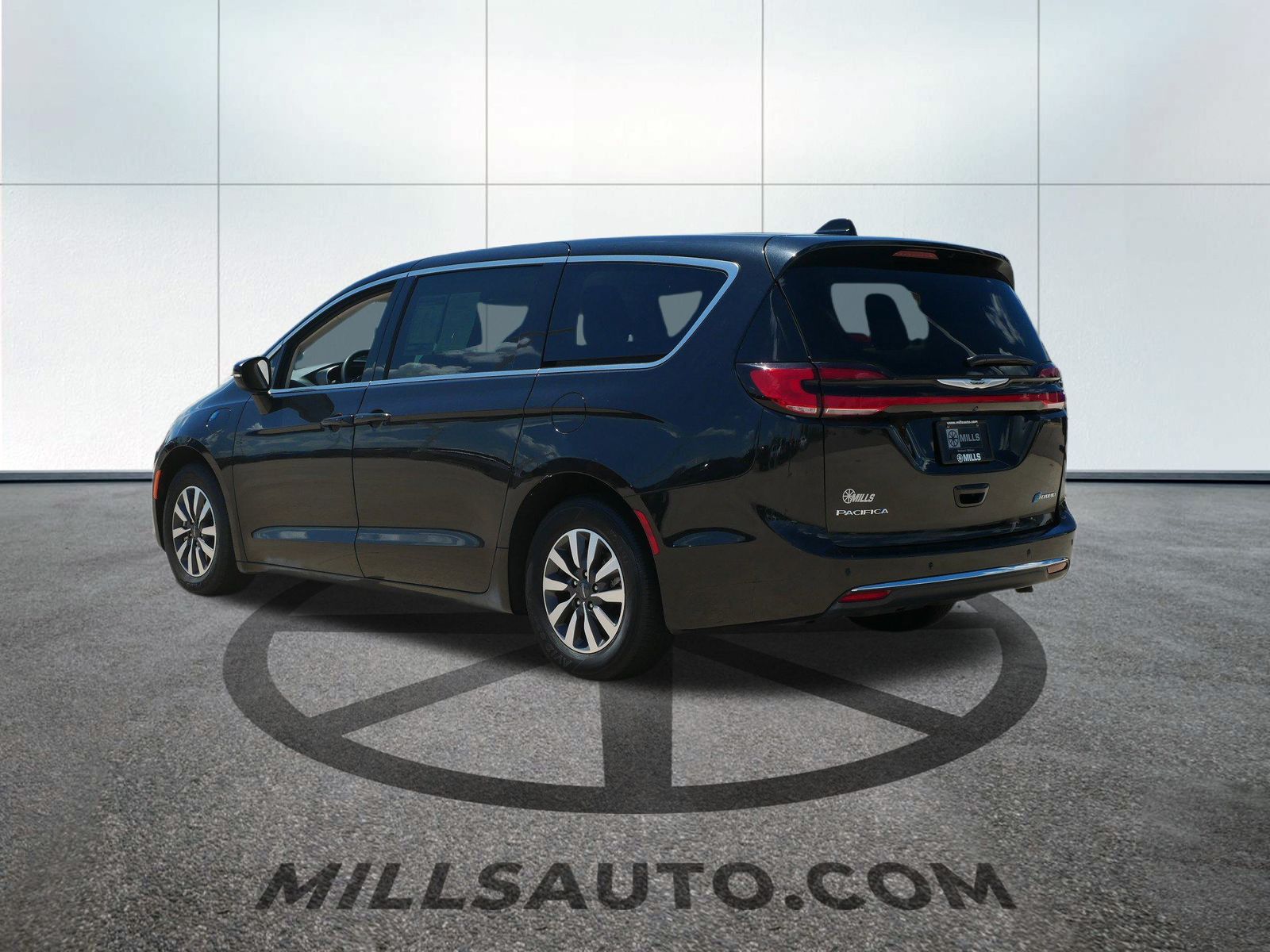 2023 Chrysler Pacifica Hybrid Touring L photo 3