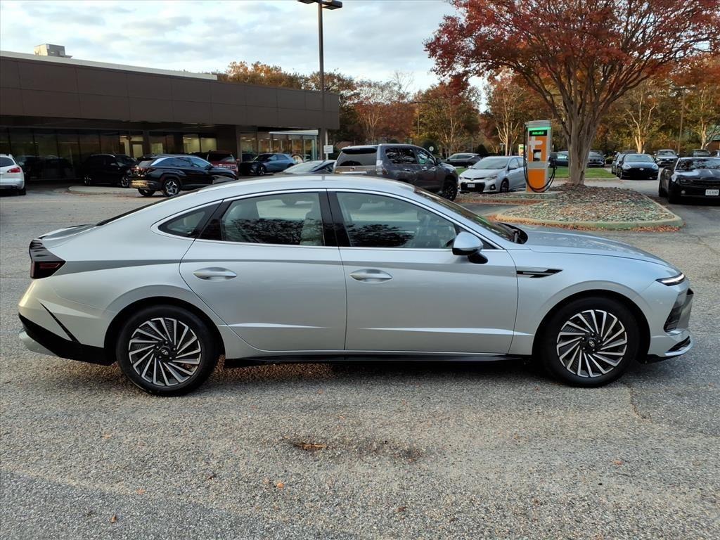 2024 Hyundai Sonata Hybrid SEL photo 2