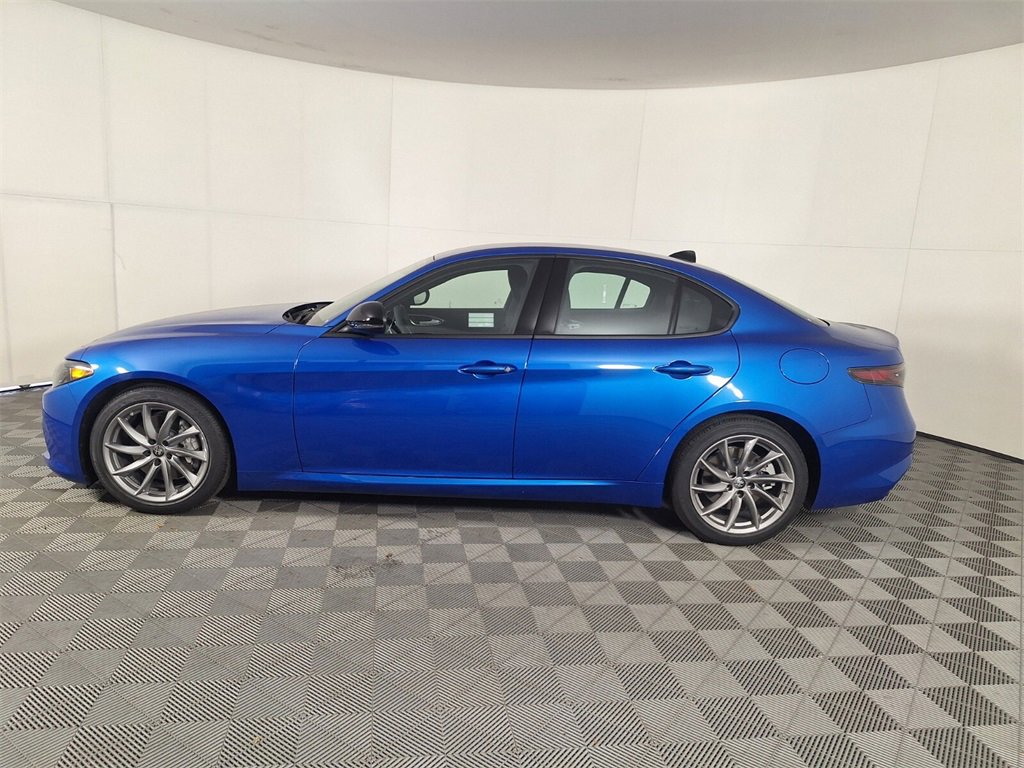 2025 Alfa Romeo Giulia Base photo 8