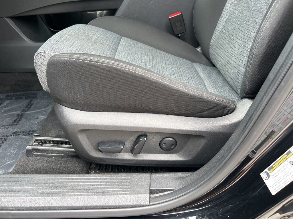 2023 Nissan Rogue SV photo 10