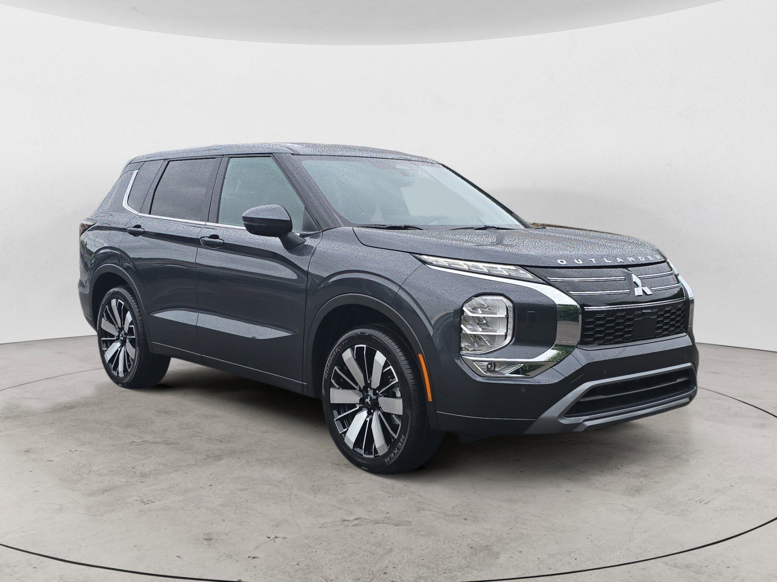 2025 Mitsubishi Outlander SE's photo