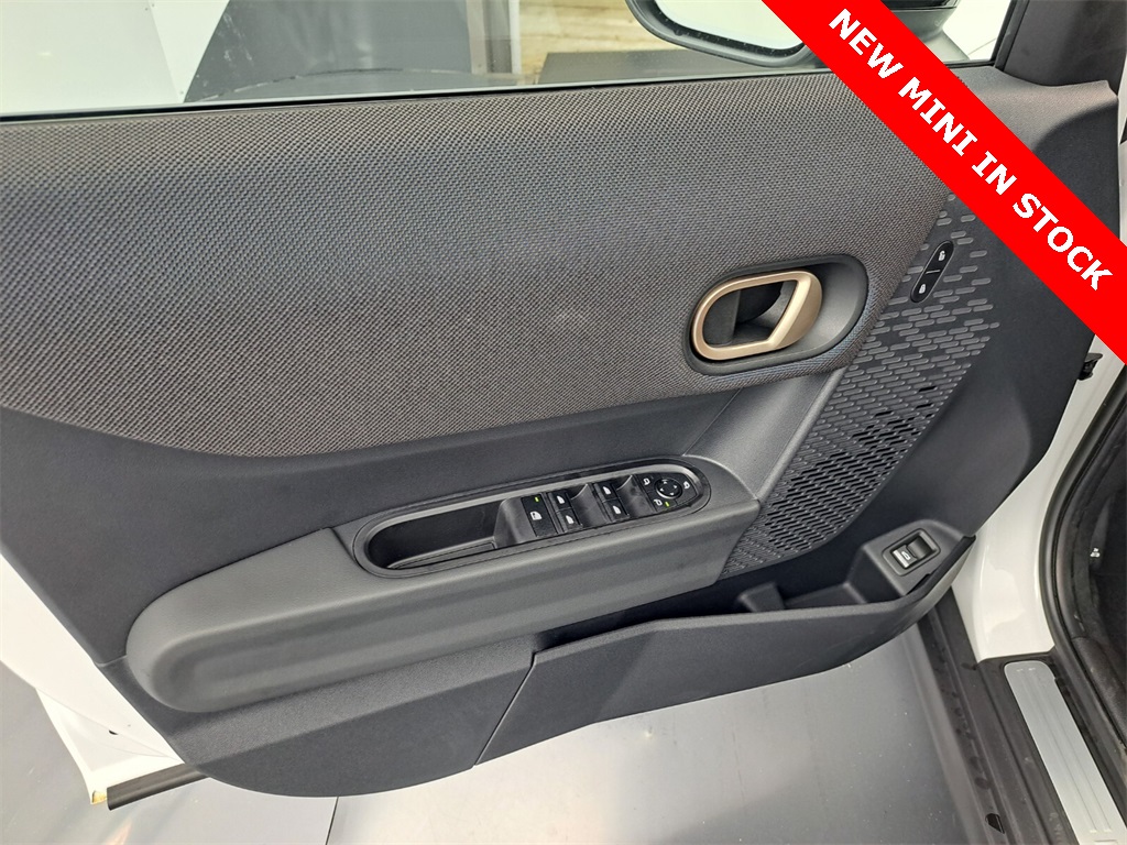 2025 Mini Cooper 4 Door Hardtop Signature photo 11