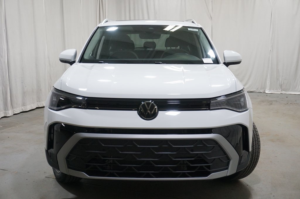 2025 Volkswagen Taos SE photo 4