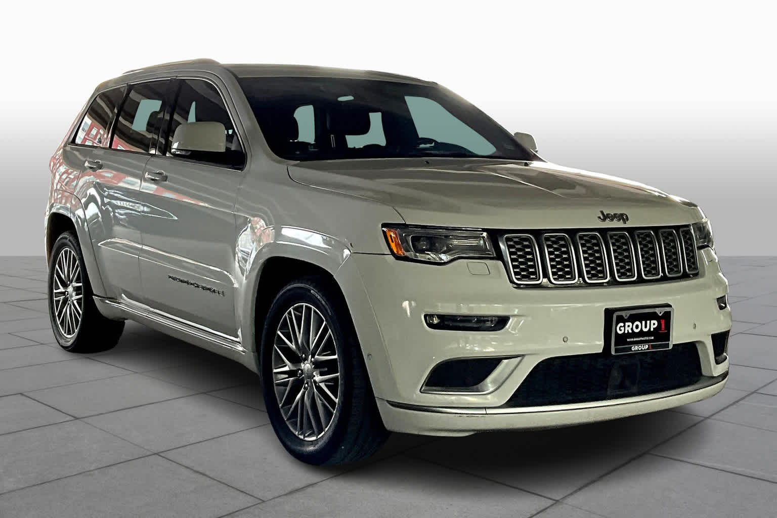 2017 Jeep Grand Cherokee Summit photo 2