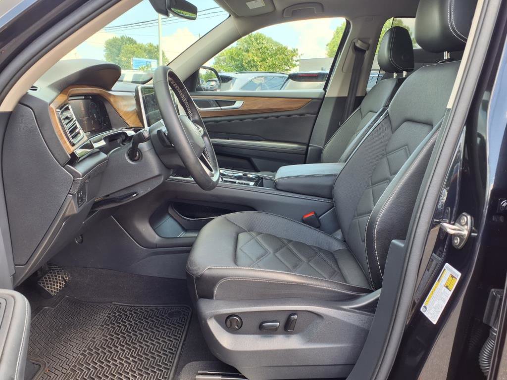 2024 Volkswagen Atlas SE Technology photo 3