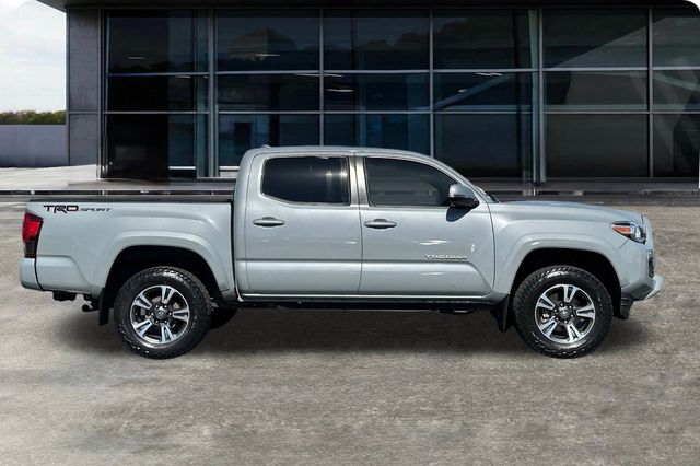 2019 Toyota Tacoma V6 photo 3