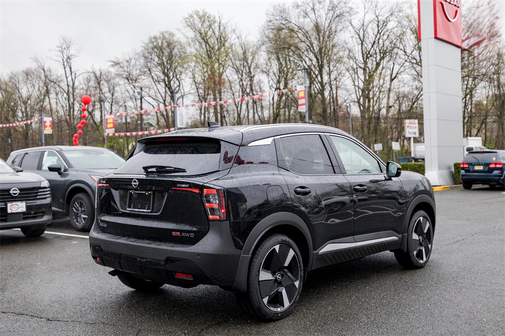 2025 Nissan Kicks SR photo 5