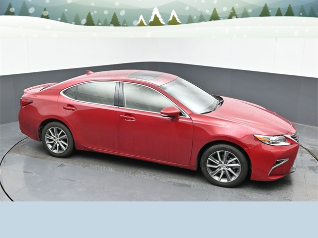 2017 Lexus ES 300h's photo