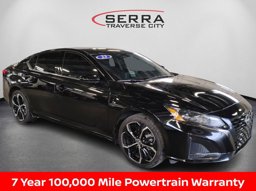 2023 Nissan Altima 2.5 SR photo 8