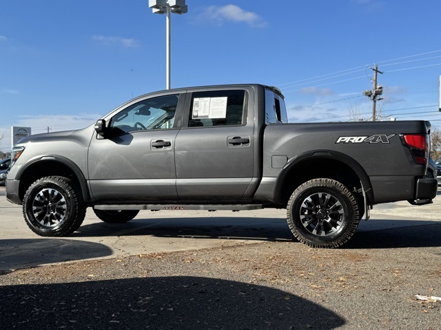 2020 Nissan Titan PRO-4X Crew Cab photo 4
