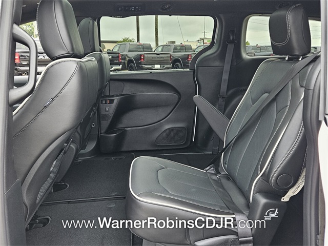 2026 Chrysler Pacifica Limited photo 6