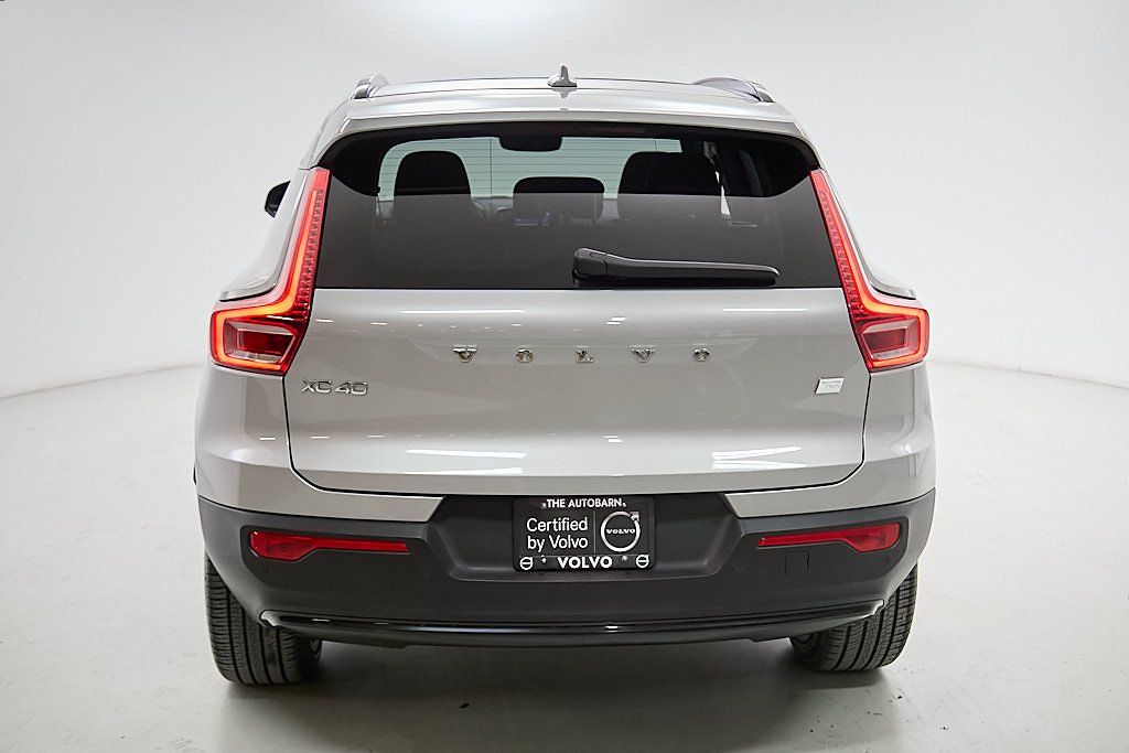 2023 VOLVO XC40 - Image 7