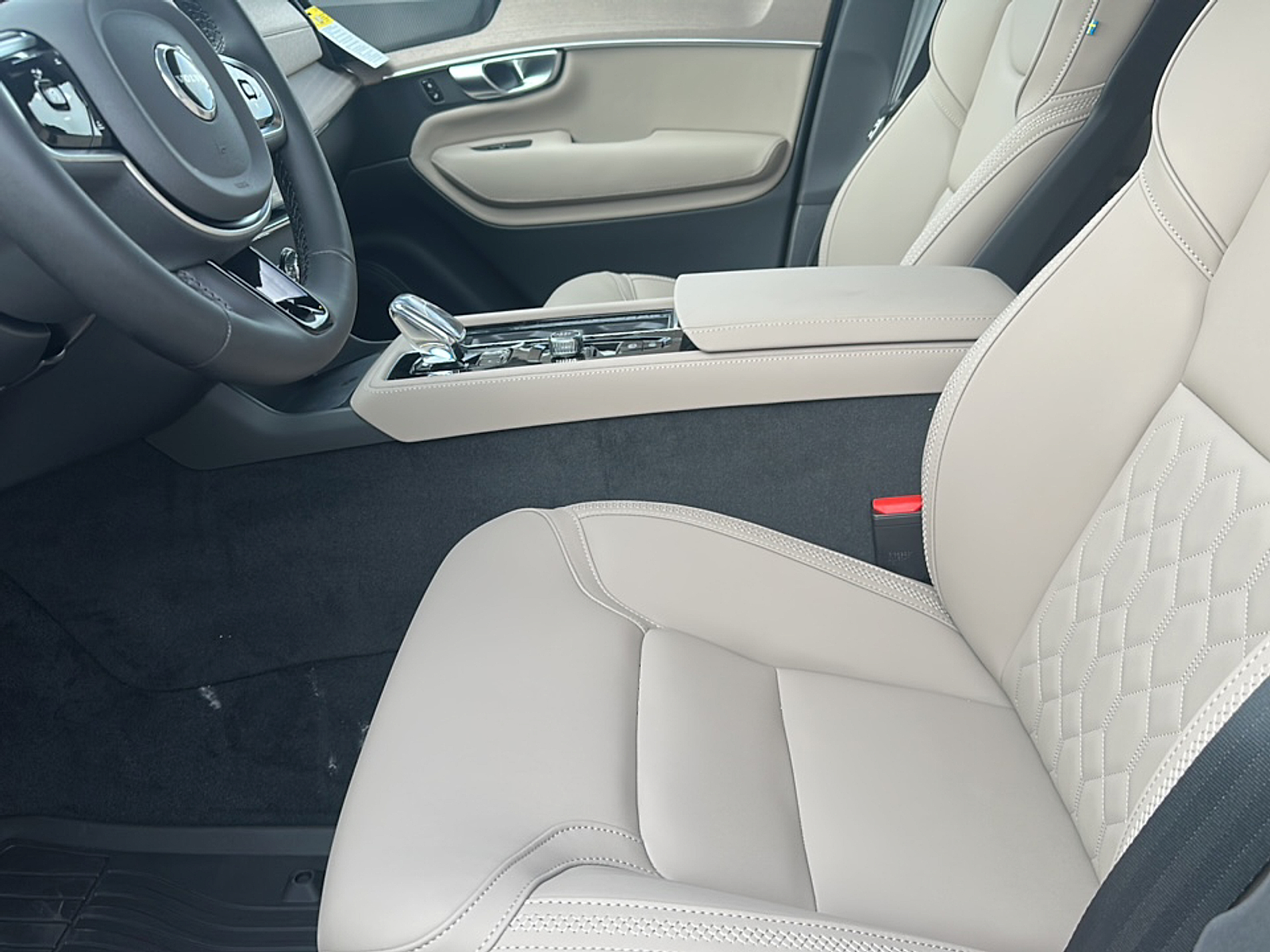 2026 Volvo XC90 AWD Plus photo 4