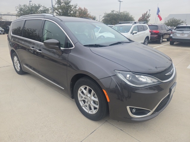 2020 Chrysler Pacifica Touring L's photo