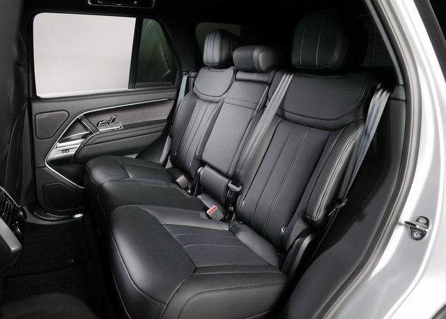 2025 Land Rover Range Rover SE photo 5